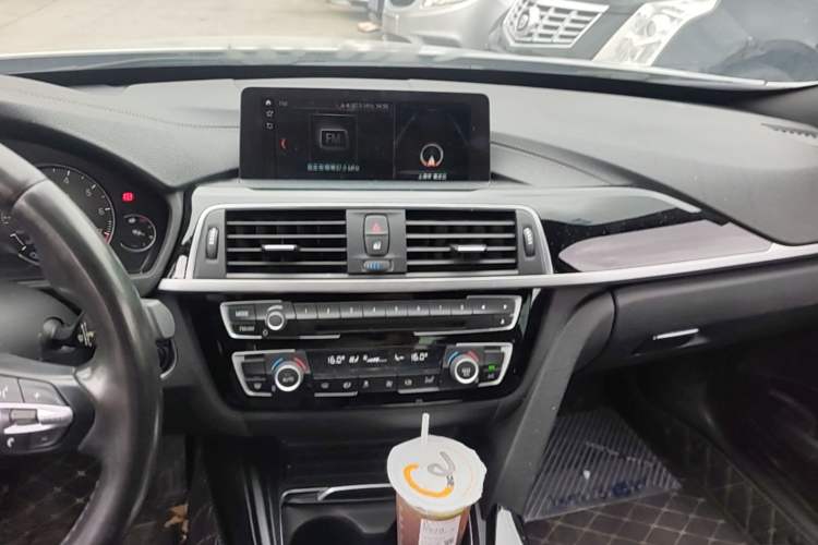 Used BMW 3 Series GT 2019 320i M Sport Package Audio And AC Panel