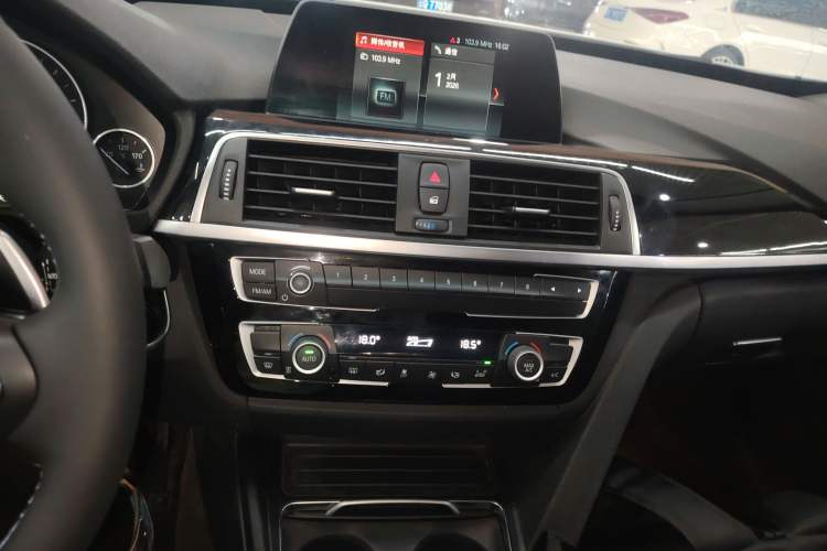 Used BMW 3 Series GT 2019 320i Sport Edition Audio And AC Panel