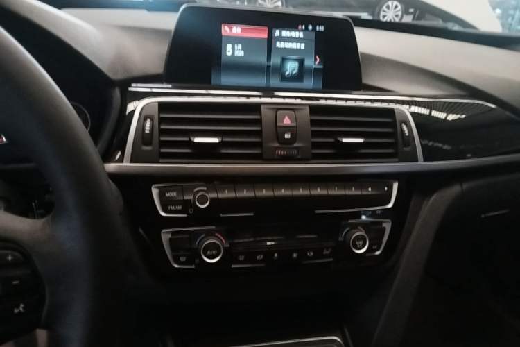Used BMW 3 Series GT 2019 320i Sport Edition Audio And AC Panel