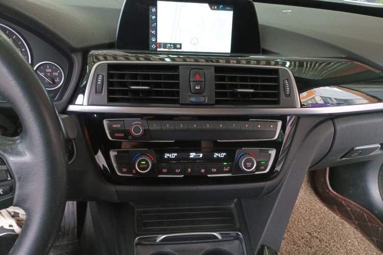 Used BMW 3 Series GT 2019 320i Sport Edition Audio And AC Panel