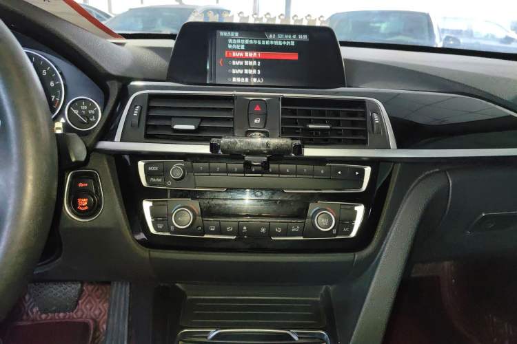 Used BMW 3 Series GT 2019 320i Sport Edition Audio And AC Panel