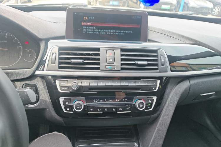 Used BMW 3 Series GT 2019 320i M Sport Package Audio And AC Panel