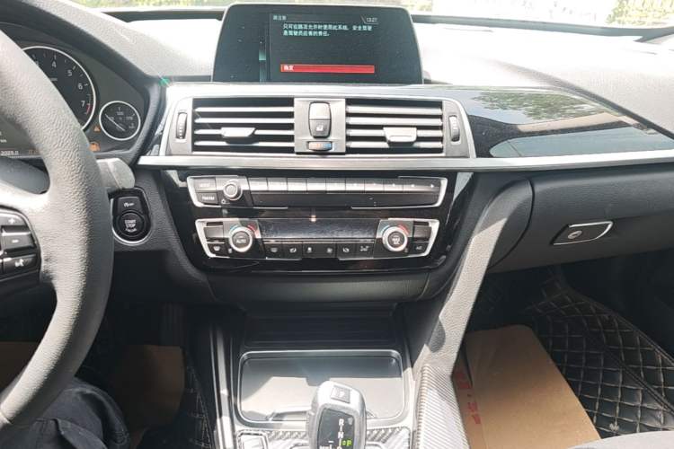 Used BMW 3 Series GT 2019 320i Sport Edition Audio And AC Panel