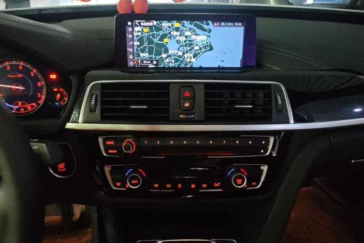 Used BMW 3 Series GT 2019 320i M Sport Night Edition Audio And AC Panel