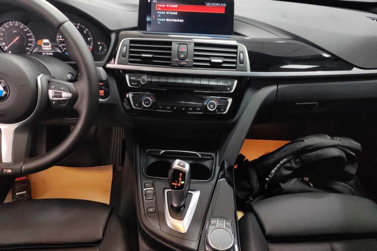 Used BMW 3 Series GT 2019 320i M Sport Package Audio And AC Panel