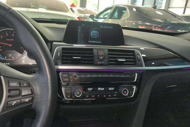 Used BMW 3 Series GT 2019 320i Sport Edition Audio And AC Panel