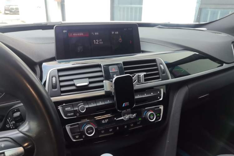Used BMW 3 Series GT 2019 320i M Sport Package Audio And AC Panel