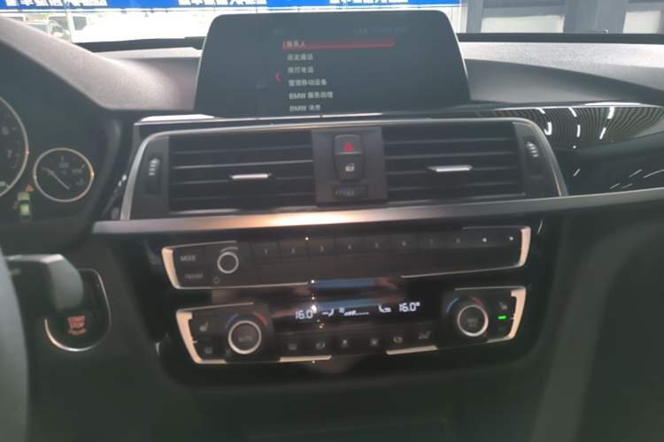 Used BMW 3 Series GT 2019 320i Sport Edition Audio And AC Panel