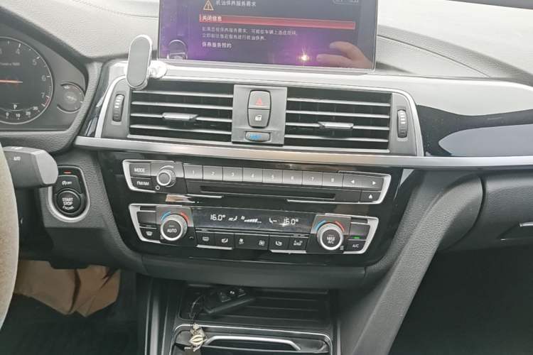 Used BMW 3 Series GT 2019 320i M Sport Package Audio And AC Panel