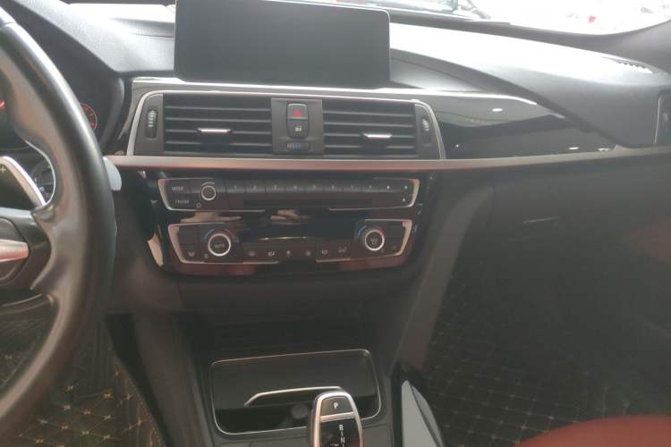 Used BMW 3 Series GT 2019 320i M Sport Night Edition Audio And AC Panel