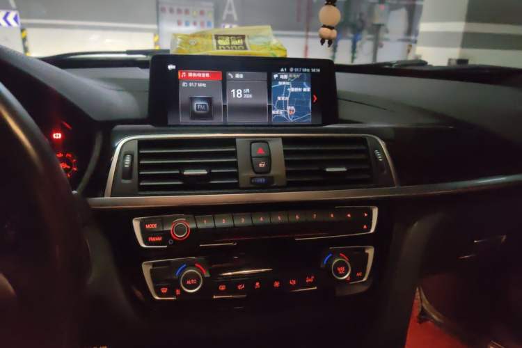 Used BMW 3 Series GT 2019 320i M Sport Package Audio And AC Panel