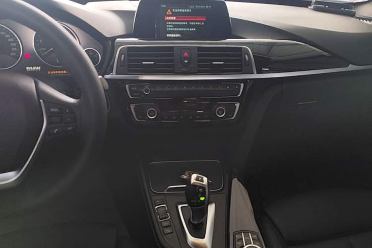 Used BMW 3 Series GT 2019 320i Sport Edition Audio And AC Panel