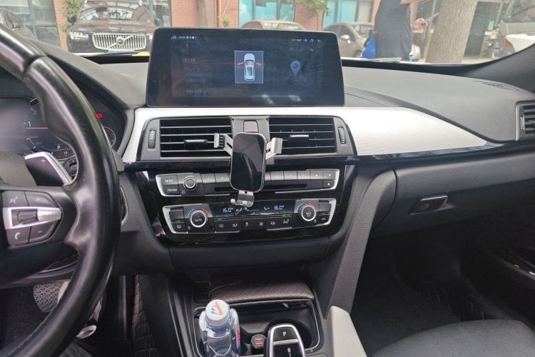 Used BMW 3 Series GT 2019 320i M Sport Package Audio And AC Panel