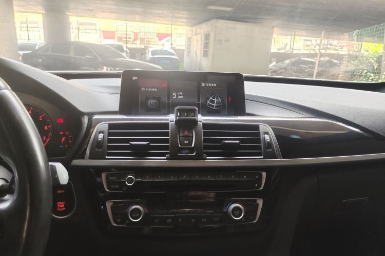 Used BMW 3 Series GT 2019 320i M Sport Package Audio And AC Panel