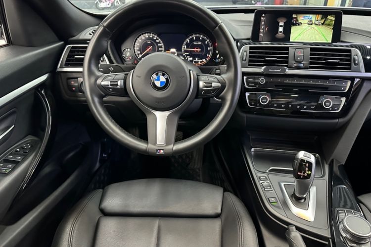 Used BMW 3 Series GT 2019 320i M Sport Package Audio And AC Panel