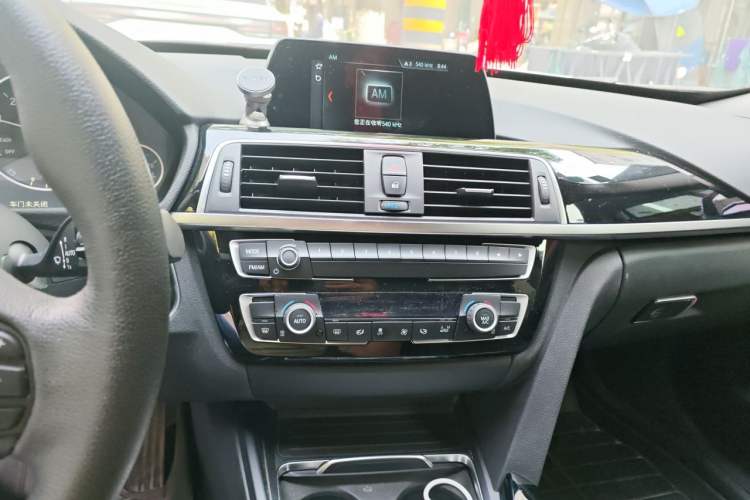 Used BMW 3 Series GT 2019 320i Sport Edition Audio And AC Panel