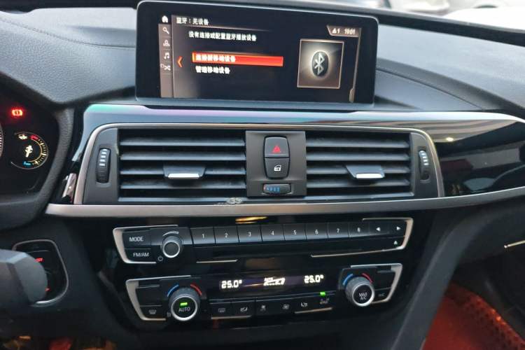 Used BMW 3 Series GT 2019 320i M Sport Package Audio And AC Panel