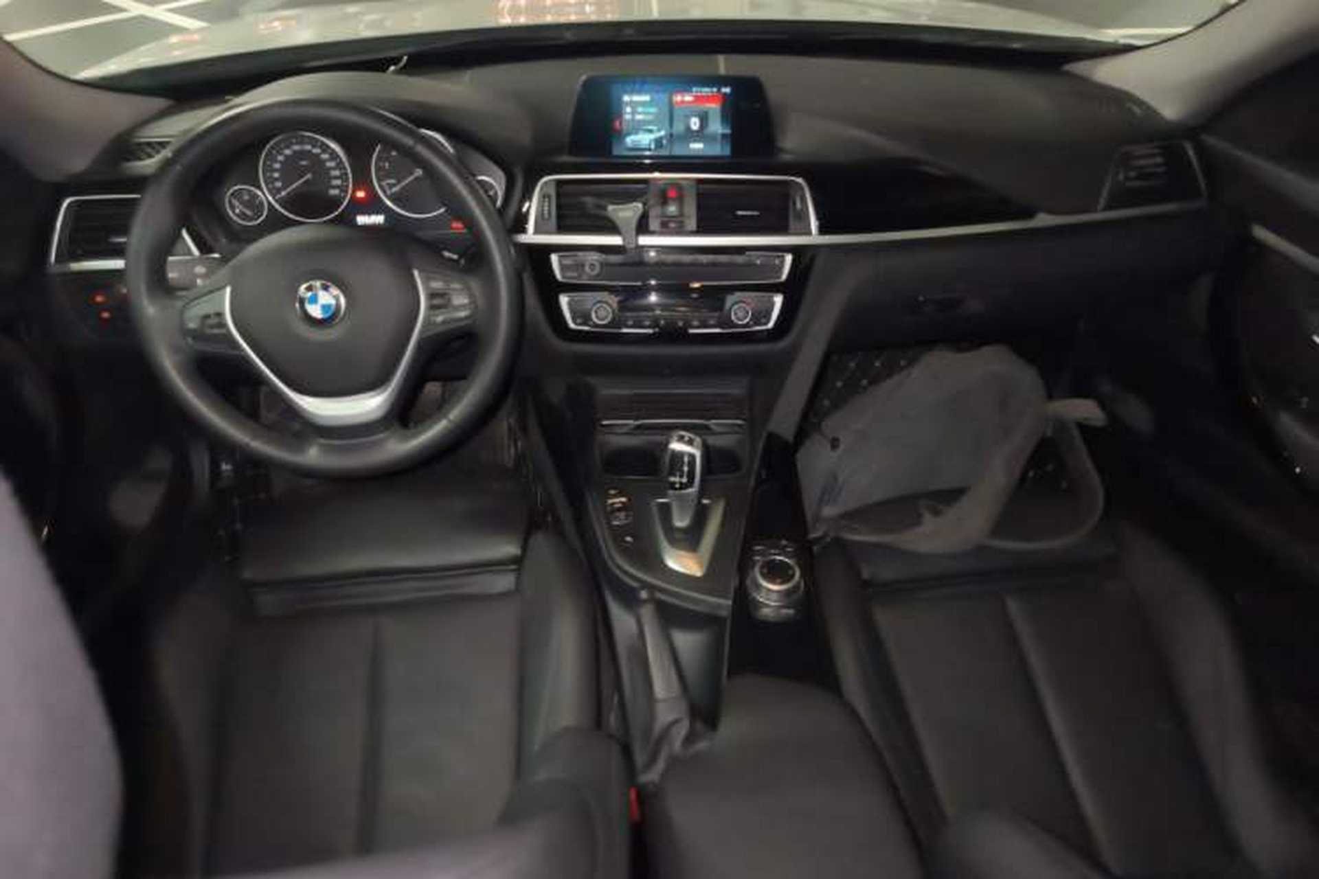 Used BMW 3 Series GT 2019 320i Sport Edition Center Console