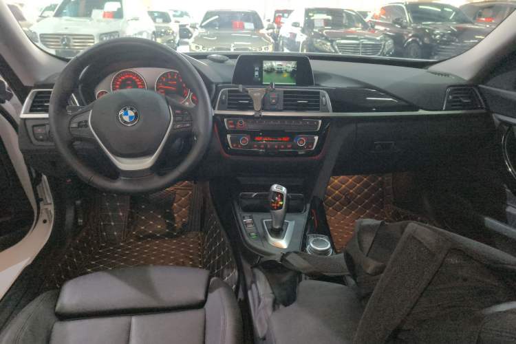 Used BMW 3 Series GT 2019 320i Sport Edition Center Console