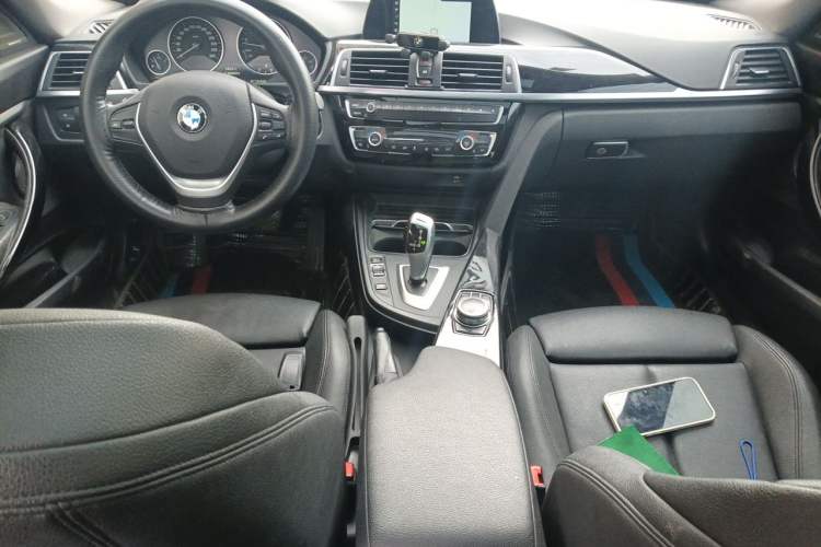 Used BMW 3 Series GT 2019 320i Sport Edition Center Console