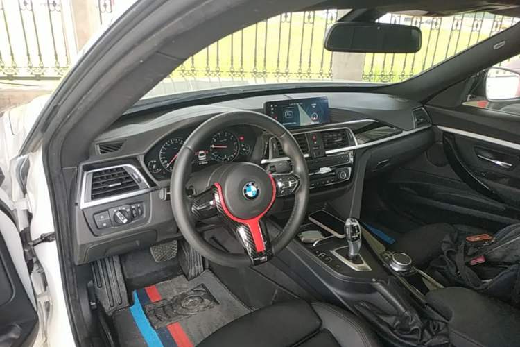 Used BMW 3 Series GT 2019 320i M Sport Package Center Console