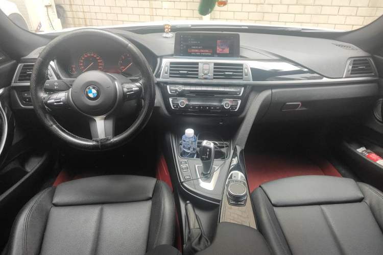 Used BMW 3 Series GT 2019 320i M Sport Package Center Console