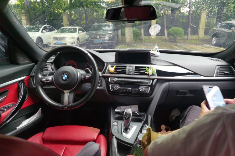 Used BMW 3 Series GT 2019 320i M Sport Night Edition Center Console