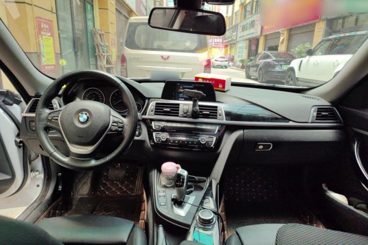 Used BMW 3 Series GT 2019 320i Sport Edition Center Console