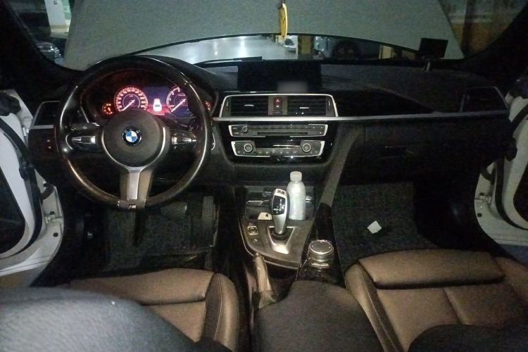Used BMW 3 Series GT 2019 320i M Sport Package Center Console