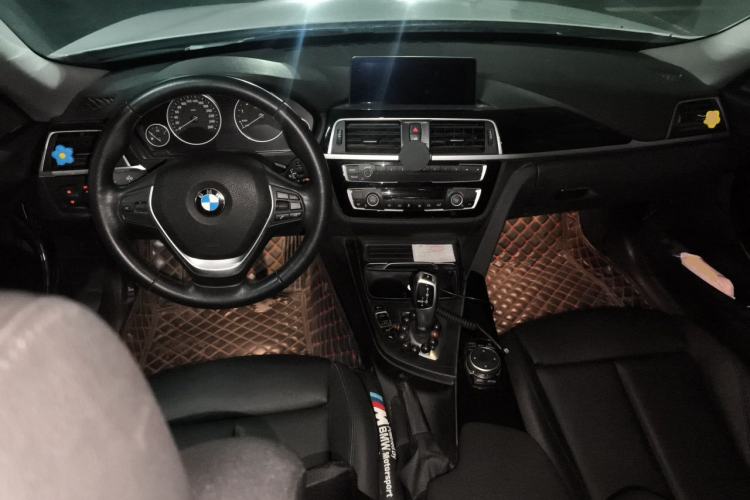 Used BMW 3 Series GT 2019 320i Sport Edition Center Console