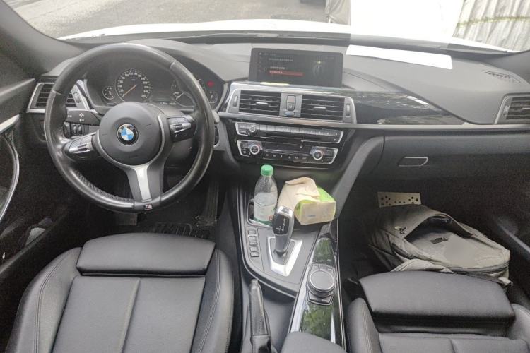 Used BMW 3 Series GT 2019 320i M Sport Package Center Console