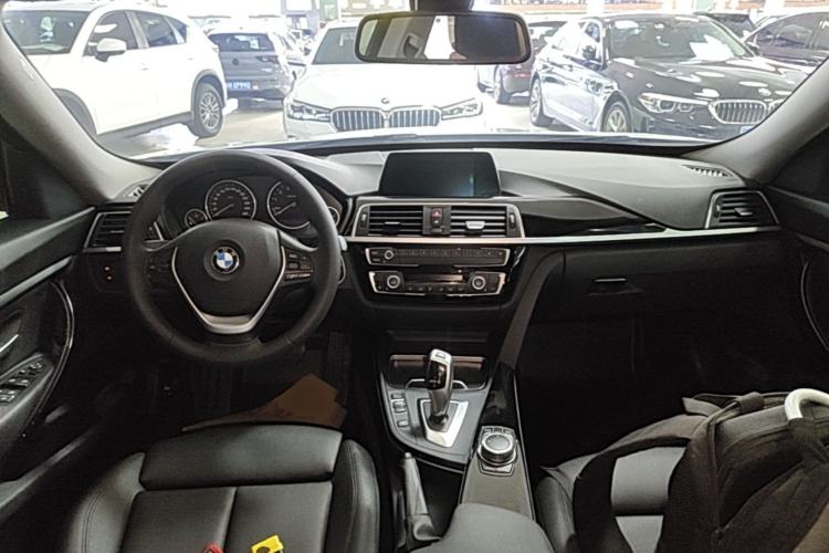 Used BMW 3 Series GT 2019 320i Sport Edition Center Console