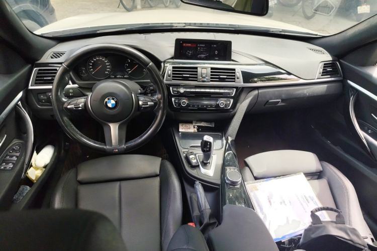 Used BMW 3 Series GT 2019 320i M Sport Package Center Console