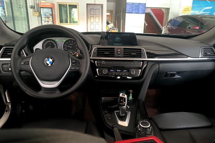 Used BMW 3 Series GT 2019 320i Sport Edition Center Console