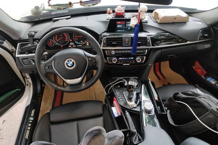 Used BMW 3 Series GT 2019 320i Sport Edition Center Console