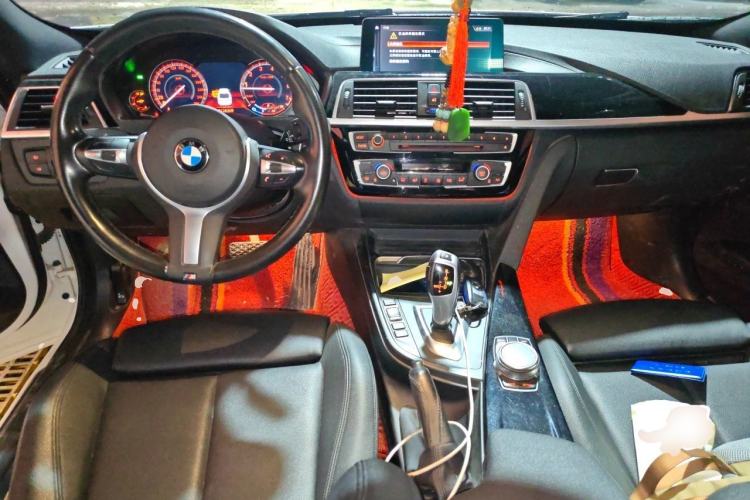 Used BMW 3 Series GT 2019 320i M Sport Package Center Console
