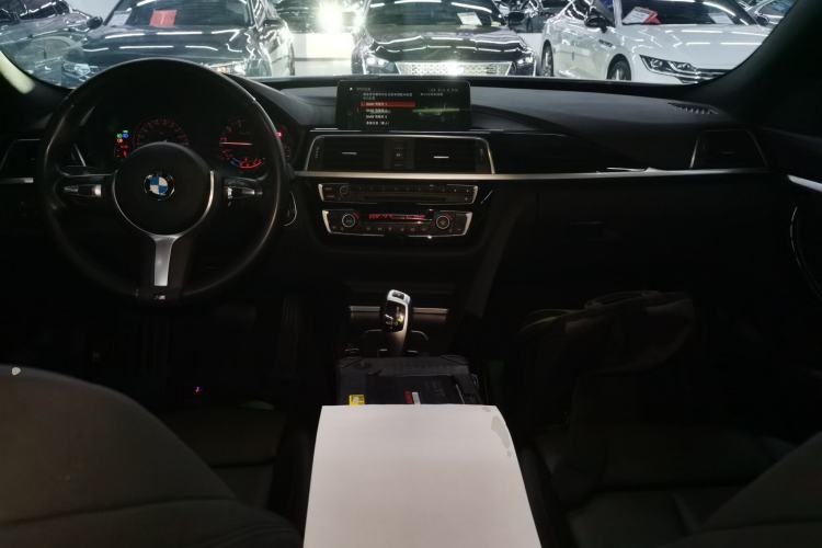 Used BMW 3 Series GT 2019 320i M Sport Package Center Console