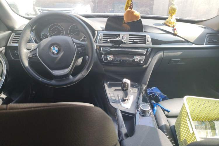 Used BMW 3 Series GT 2019 320i Sport Edition Center Console