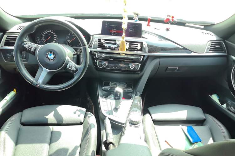 Used BMW 3 Series GT 2019 320i M Sport Package Center Console
