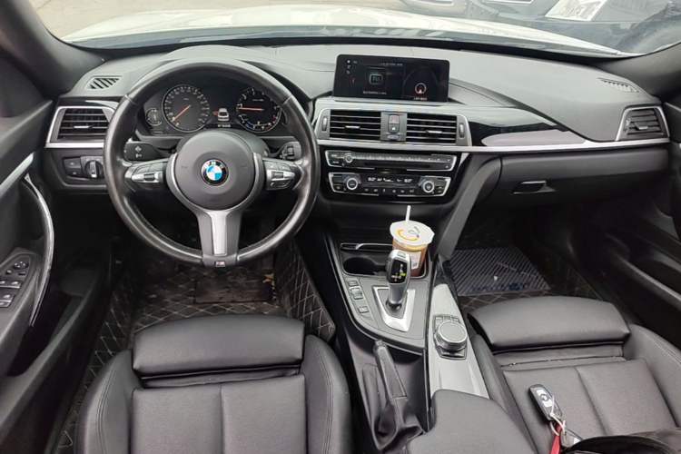 Used BMW 3 Series GT 2019 320i M Sport Package Center Console