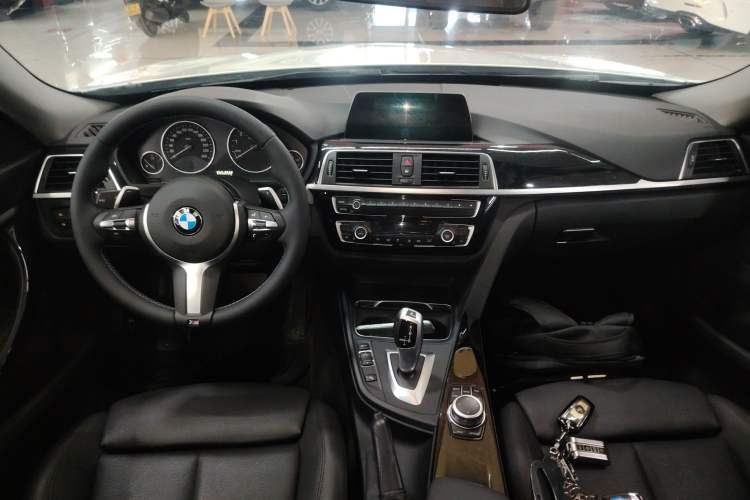 Used BMW 3 Series GT 2019 320i Sport Edition Center Console