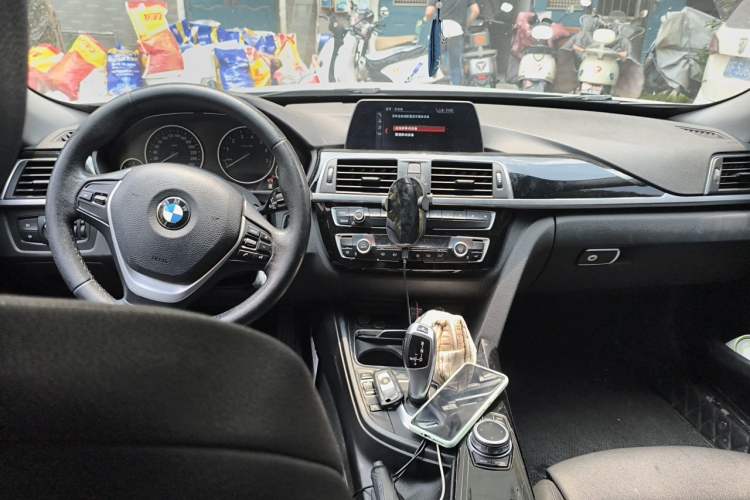 Used BMW 3 Series GT 2019 320i Sport Edition Center Console