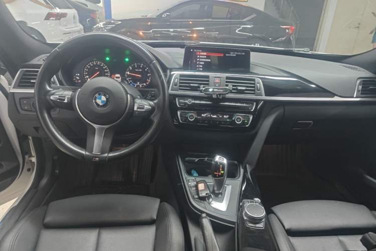 Used BMW 3 Series GT 2019 320i M Sport Package Center Console