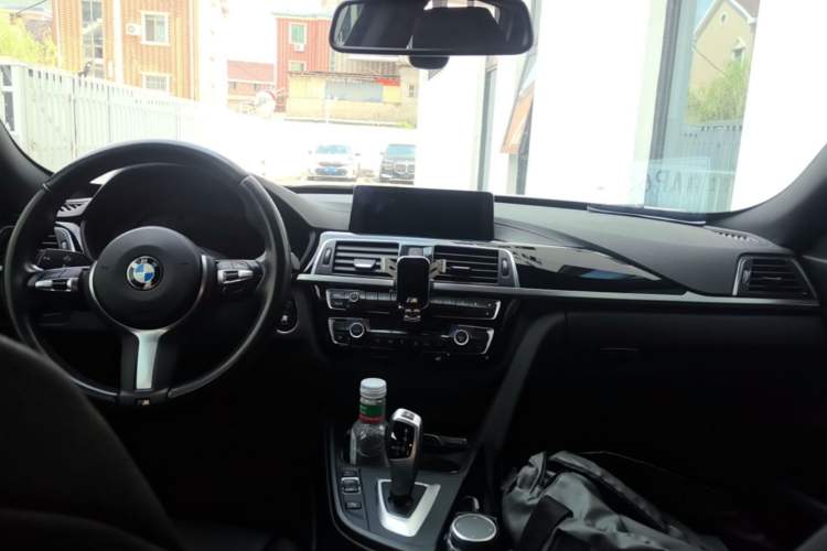 Used BMW 3 Series GT 2019 320i M Sport Package Center Console