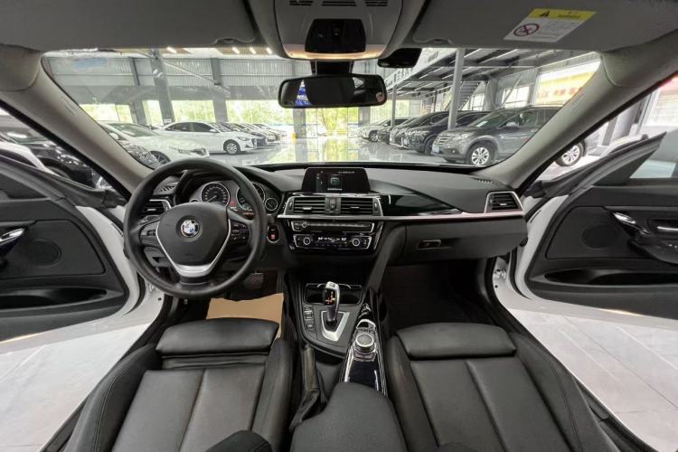Used BMW 3 Series GT 2019 320i Sport Edition Center Console