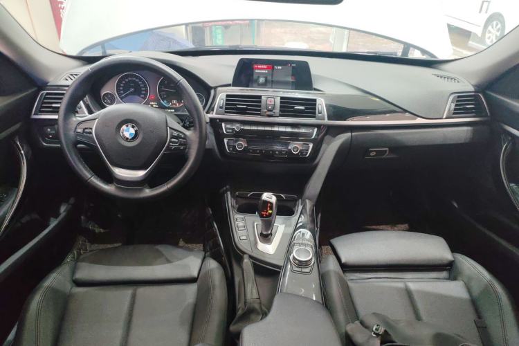 Used BMW 3 Series GT 2019 320i Sport Edition Center Console