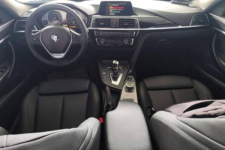 Used BMW 3 Series GT 2019 320i Sport Edition Center Console