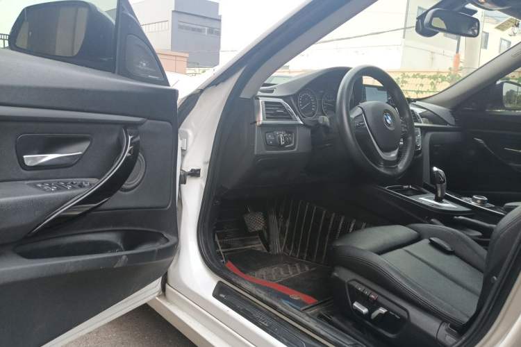 Used BMW 3 Series GT 2019 320i Sport Edition Driver Seat