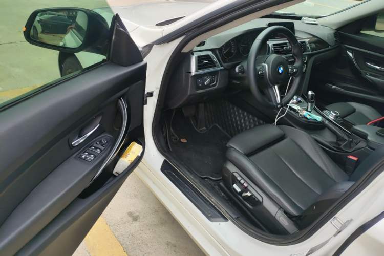 Used BMW 3 Series GT 2019 320i Sport Edition Driver Seat