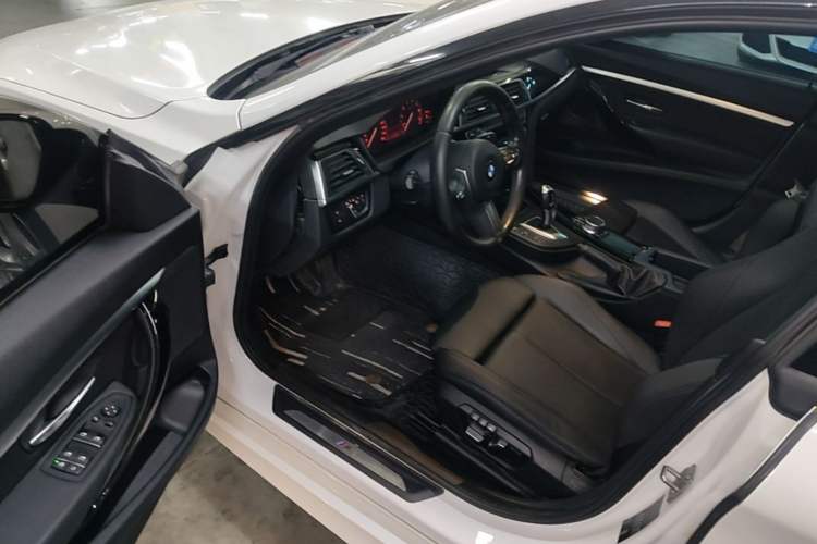 Used BMW 3 Series GT 2019 320i M Sport Package Driver Seat